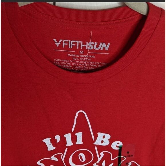 ❤️Christmas Gnome short sleeve Tshirt - Picture 3 of 4